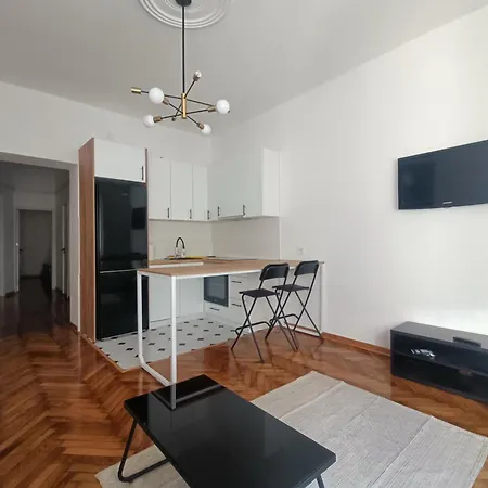 Duke's Downtown # 2 Apartment *